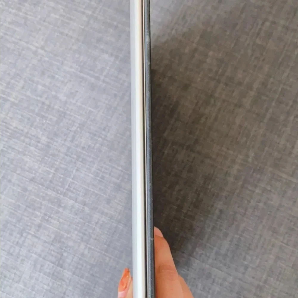 Apple iPad 2nd generation silver Tablet